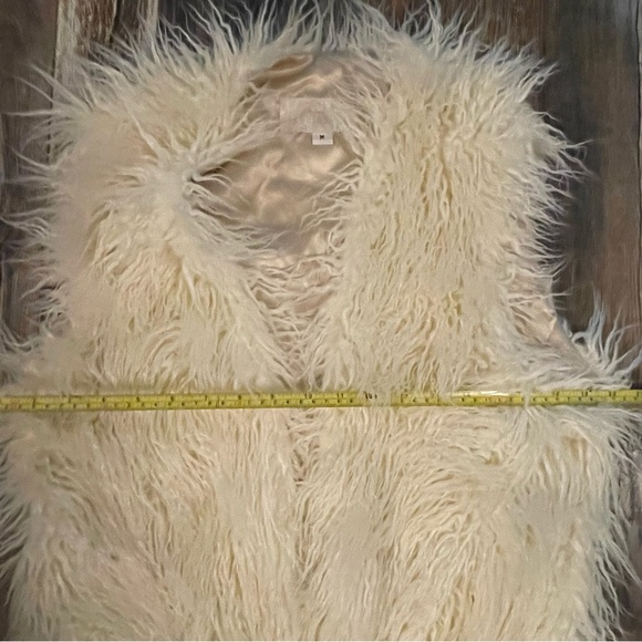 Faux Fur Vest (Winter White/Ivory) - Picture 6 of 6